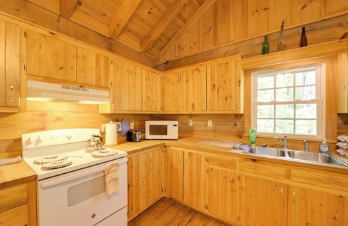 Vein Mountain Cabin | Near Lake Lure: Quiet Cabin w/Deck & Trail Access