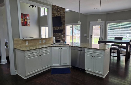 Acworth House | Near LakePoint! Spacious 3-Story Retreat
