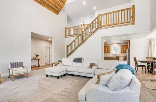 Meadow View Heights Cabin | Near Lakes & Trails: Cabin in Duck Creek Village!