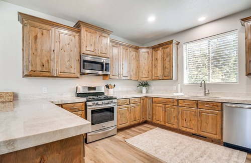 Meadow View Heights Cabin | Near Lakes & Trails: Cabin in Duck Creek Village!