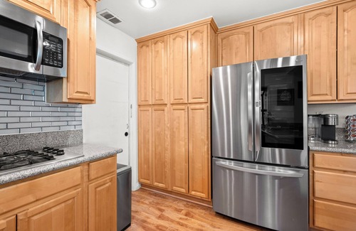 Glendora Villa | Near Los Angeles/Universal Studios/5BR/2BA/7BDS/Quiet/Comfortable/Clean