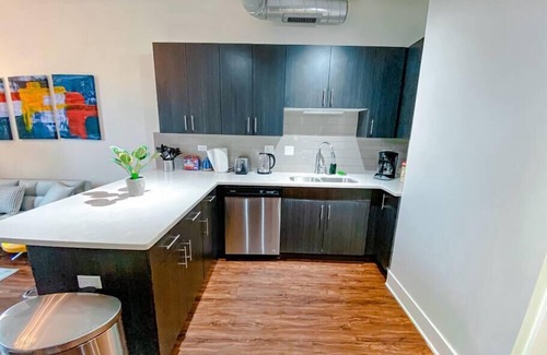Near South Side Apartment | Near McCormick Place 420-Friendly 3BR/2BA with Optional Parking and sleeps 8