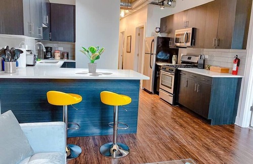 Near South Side Apartment | Near McCormick Place 420-Friendly 3BR/2BA with Optional Parking and sleeps 8
