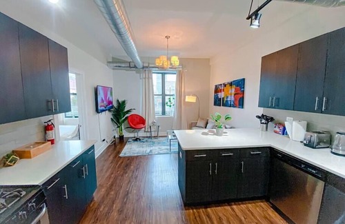 Near South Side Apartment | Near McCormick Place 420-Friendly 3BR/2BA with Optional Parking and sleeps 8