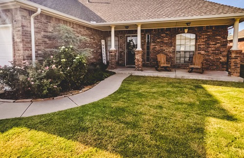 South Oklahoma City House | Near Moore/Norman & Airport I Spacious I Lovely I Comfortable I Kid Friendly