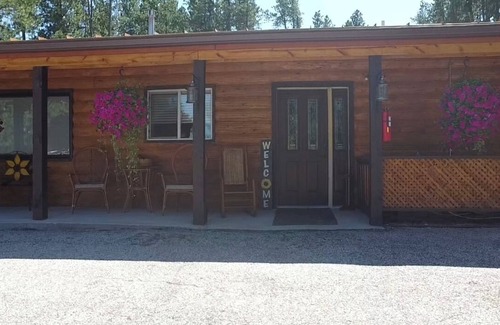 Hill City Cabin | Near Mt Rushmore, Crazy Horse & Custer State Park Hot Tub Pickle Ball Court