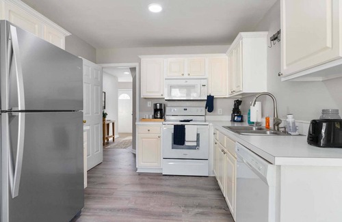 Southwest Raleigh House | Near NC State Campus & Downtown - The Maple Marvel