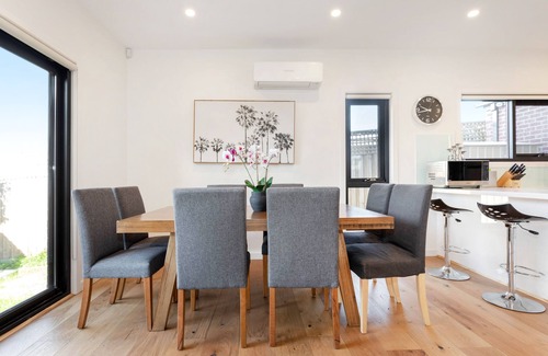 Ashwood House | Near new Spacious 5 Bedroom House Close to all Amenities