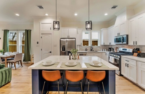 OST - South Union House | Near NRG and Downtown with Hot Tub, Games, King Bed, Family Fun!
