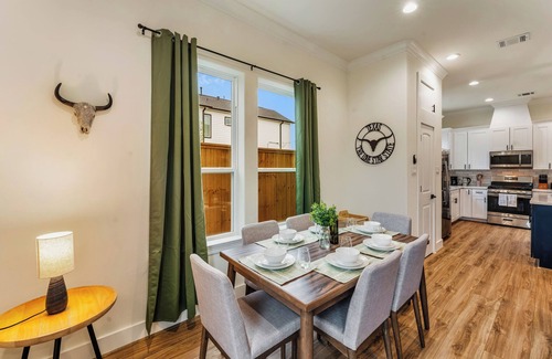 OST - South Union House | Near NRG and Downtown with Hot Tub, Games, King Bed, Family Fun!