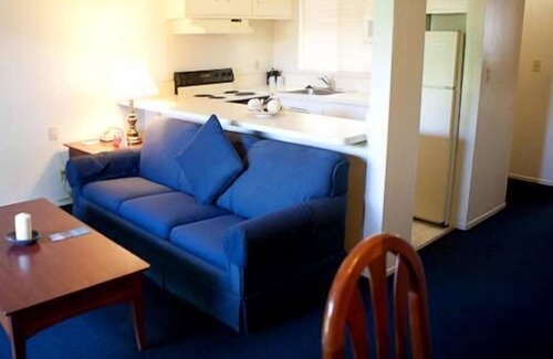 East End Apartment | Near Oakland Arena! 2 Units with Pool and Jacuzzi, Free Breakfast