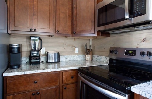 Pigeon Forge Cabin | Near Old Mill District Pigeon Forge/Hot Tub/Arcade