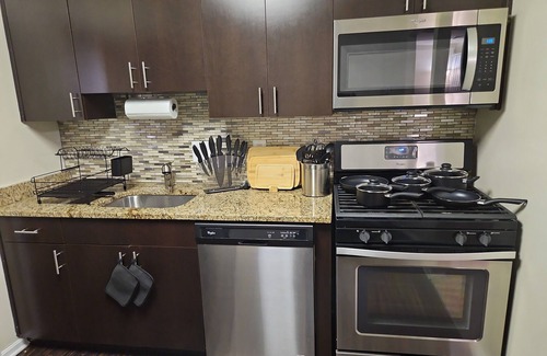 West End Apartment | Near Old Town, DC Monuments MGM, Airport with Free Parking