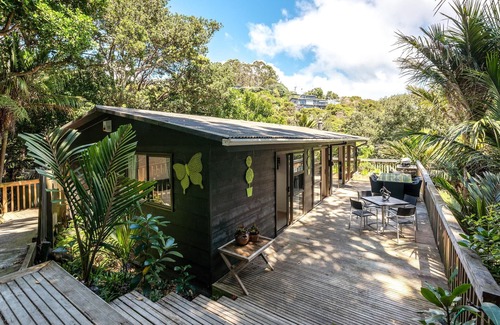 Onetangi Cottage | Near Onetangi beach, Treetops is a family bach on the edge of the forest.