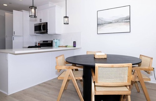 Guasti Apartment | Near ONT Modern Designer Stay Bright Chic Spacious