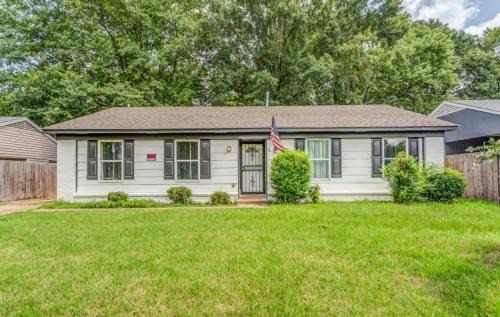 Memphis House | Near Parks & Shopping- Hickory Ridge Hideaway