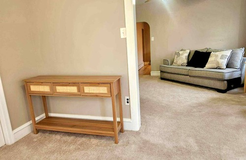Swarthmorewood Apartment | Near Philly-Pet Friendly- 10 Min From Airport-Super Centralized- Stadium- Eagles