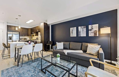 Cherry Apartment | Near QUC Campus | Pool,Gym,W/D,Balcony,Parking