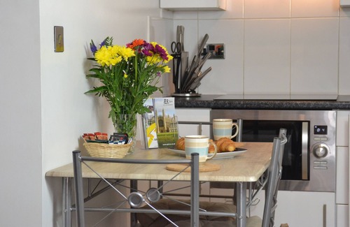 Cambridge Apartment | ⭐ Near Rail Station & Hospital, FREE parking, Bus Stop ❤️