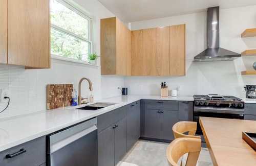 Rosewood House | Near Restaurants & Parks: Home 3 Mi to Dtwn Austin