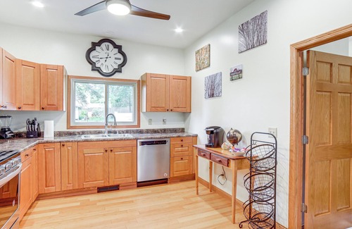 Fennville House | Near Saugatuck Dunes: Pet-Friendly Fennville Home!