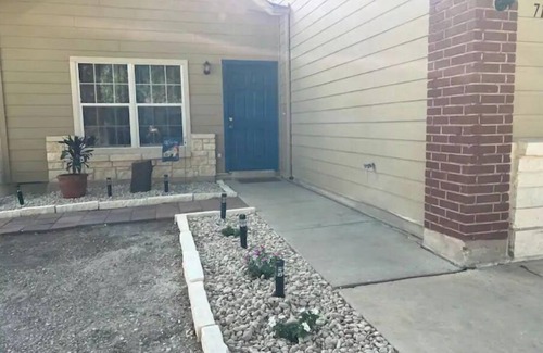 Heritage House | Near Sea World/Lackland AFB/many shops and stores within minutes away