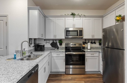 San Antonio Apartment | Near Seaworld~Smart TVs~Backyard Dining~Pet Friendly