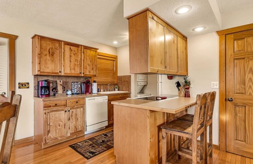 Reeds Spring Cabin | Near Silver Dollar City & Entertainment with Free Tickets-Romantic Getaway-Golf Course On Site