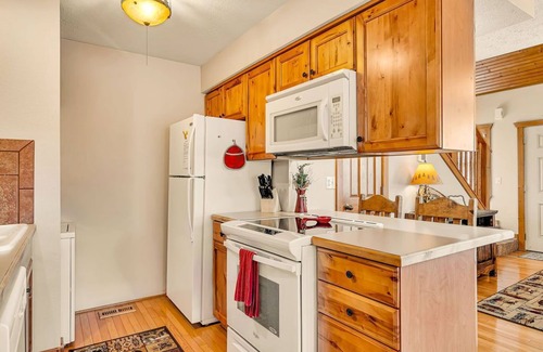 Reeds Spring Cabin | Near Silver Dollar City & Entertainment with Free Tickets-Romantic Getaway-Golf Course On Site