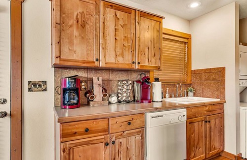 Reeds Spring Cabin | Near Silver Dollar City & Entertainment with Free Tickets-Romantic Getaway-Golf Course On Site