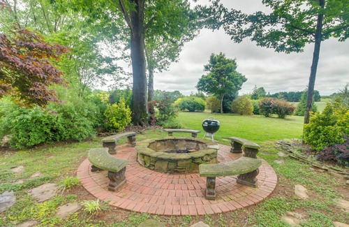 Vale Apartment | Near South Mountain State Park: Studio w/Deck!