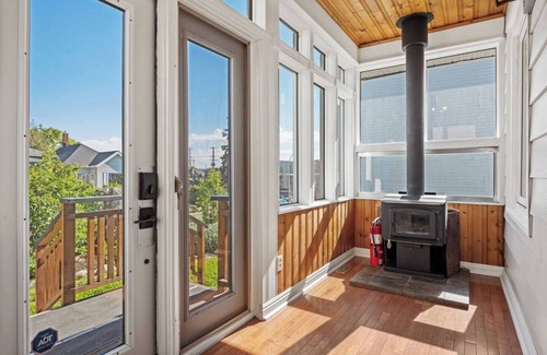 Ramsay House | NEAR STAMPEDE - Urban Retreat with Outdoor Oasis