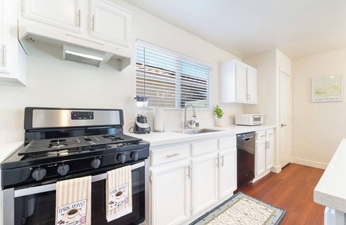 Silverado Ranch House | Near Strip & Airport - 3BR + Golf