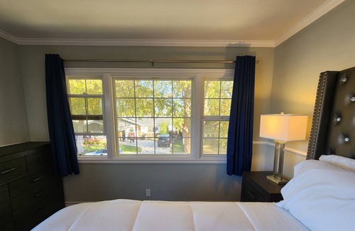 Harbor House | Near the beach and central located!