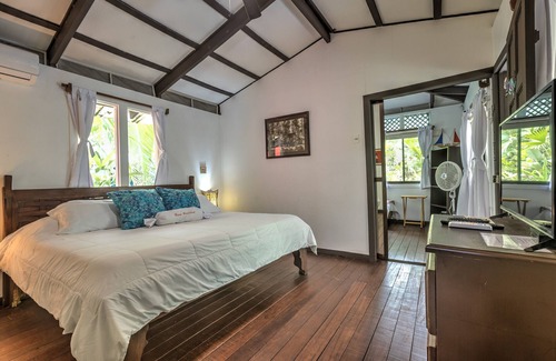 Punta Uva House | NEAR THE BEACH Coralina #1 with FiberOp and AC