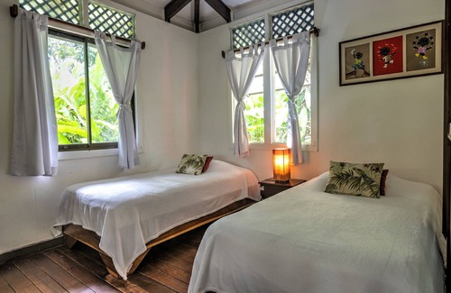 Punta Uva House | NEAR THE BEACH Coralina # 2 with FiberOp and AC