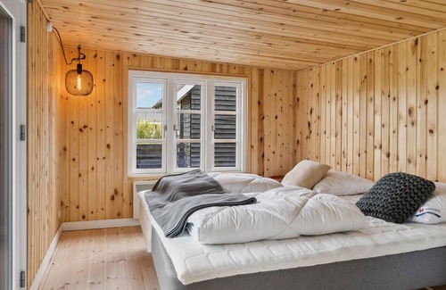 Nordstrand House | Near the famous palm beach in Frederikshavn welcomes you this lovely thatched house with beautiful w