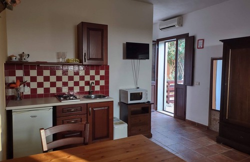 Ragusa Apartment | Near the sea, in a typical Ragusa farmhouse. 15x7 swimming pool, WiFi, parking