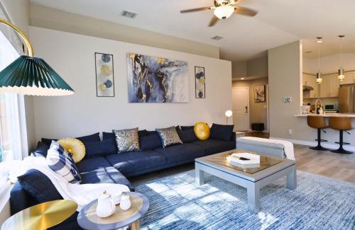 Smoke Ranch House | Near the Strip, Smart TVs, WiFi, private garage and backyard