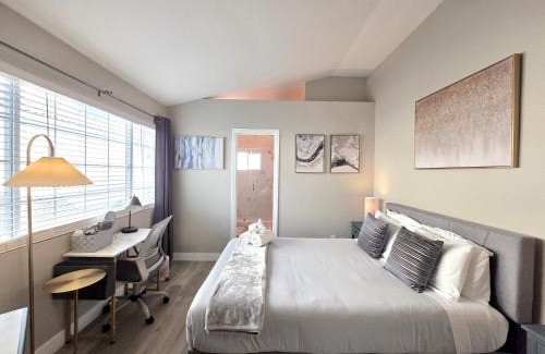 Smoke Ranch House | Near the Strip, Smart TVs, WiFi, private garage and backyard