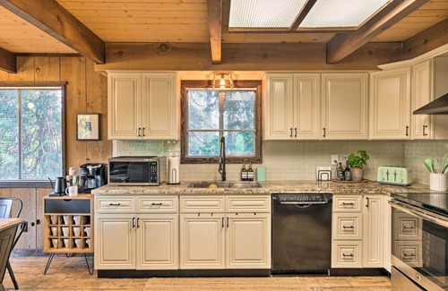 Twain Harte Cabin | Near Trails: Cabin w/2-Level Deck in Twain Harte