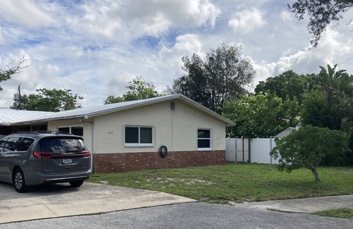 St. Petersburg - Clearwater Cottage | Near Treasure Island, Beach, Comfortable, Cozy, Private