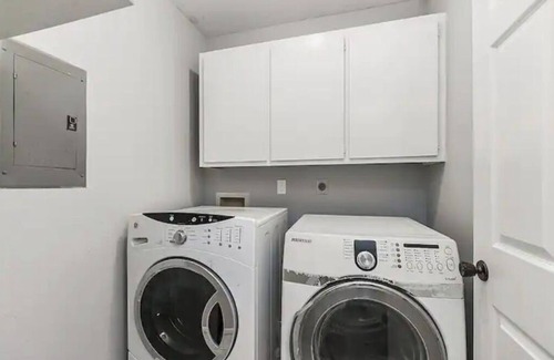 College Station Apartment | NEAR TX A&M, HWY 6 , NO CLEANING FEE ,ENTIRE Blace