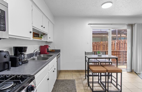 West Campus Apartment | Near UTA~Free Parking~Smart TVs~Stocked Kitchen