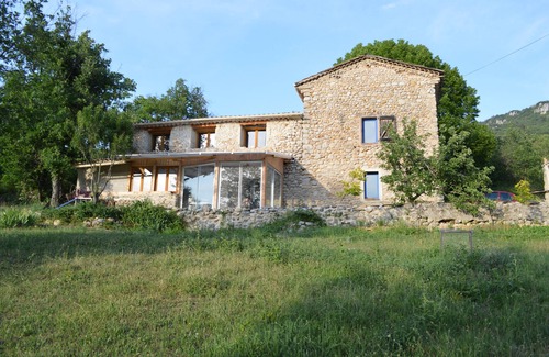Estoublon House | Near Verdon, a sheepfold surrounded by nature invites you to calm and relax.
