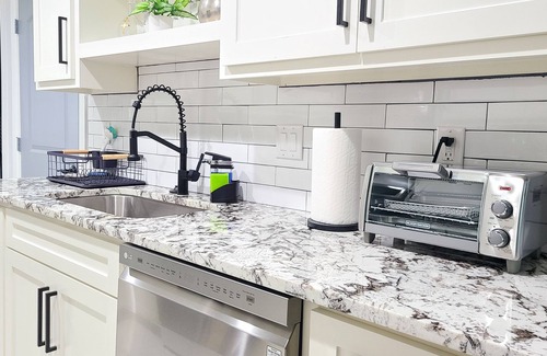 Dallas House | Near White Rock Lake and Arboretum, Relax and Clean 5 Bedrooms