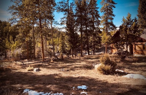 Cody Cabin | Near Yellowstone, this Cabin will throw you back in time!