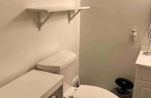 York Apartment | Near York expo center. It’s half a mile walk to the Carlisle ave entrance.
