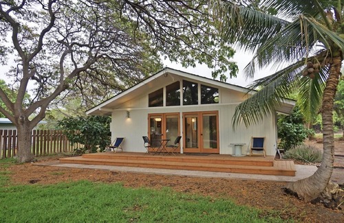 Kamuela House | Nearly beachfront, peaceful bungalow at the reef. Snorkel, swim, lounge, nap.