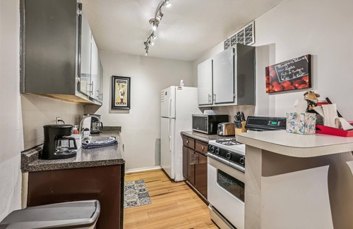 Gainesville Condo | Neat Condo - Short Walk to UF!
